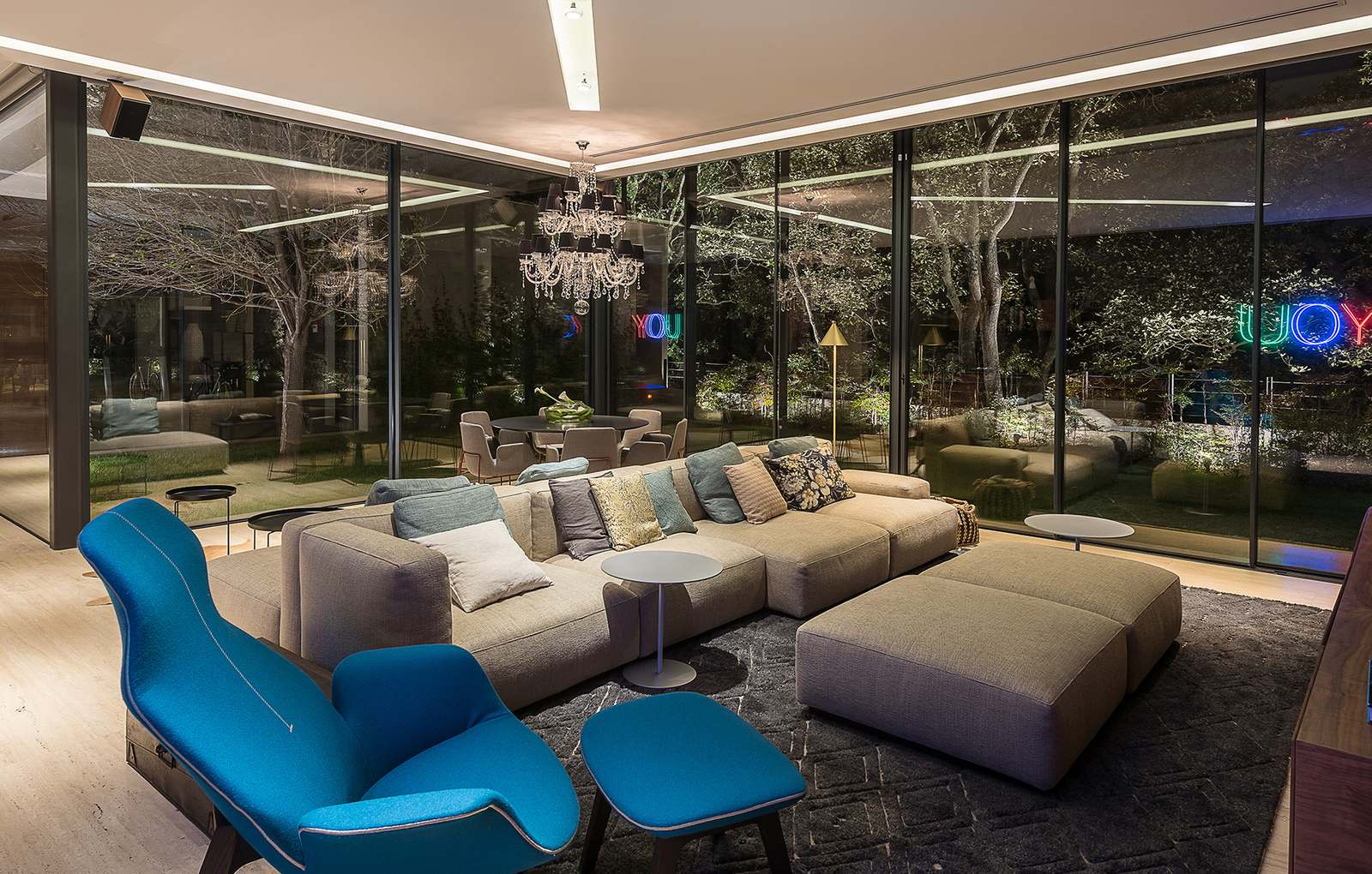 A home open to the landscape
