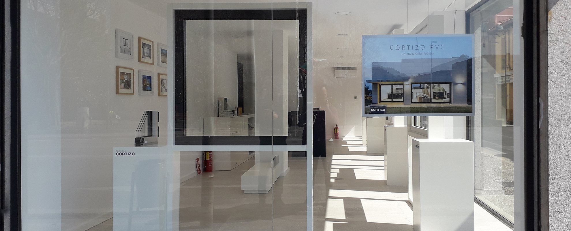 Exposición Cortizo Pencereler en Alu-Store Girona - alüminyum ve PVC pencereler Cortizo