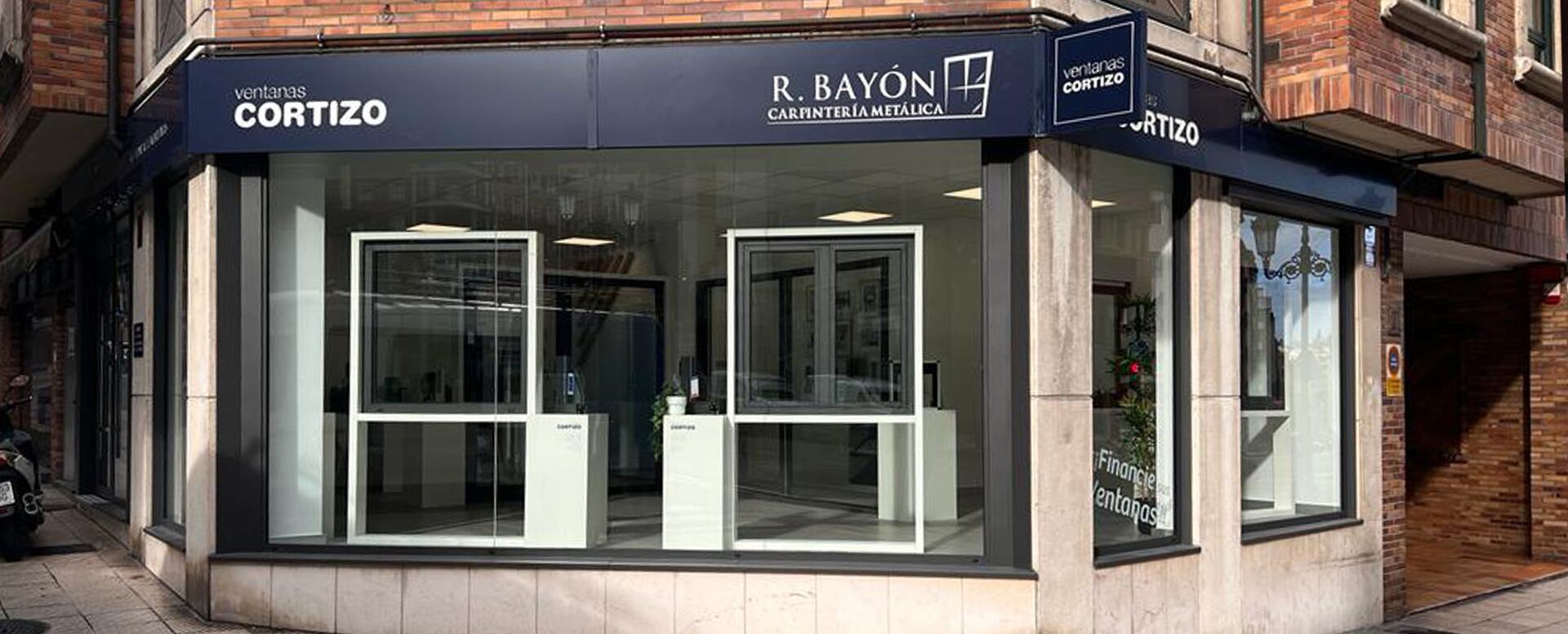 Exposición Cortizo Windows en R. Bayón - aluminium and PVC windows Cortizo