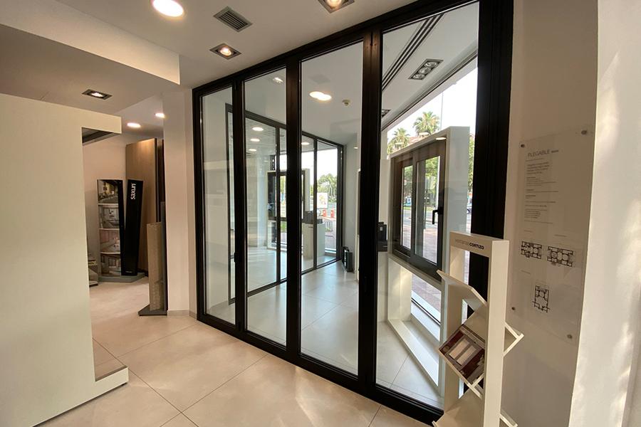 Showroom Costa Marín - fenêtres en aluminium et PVC Cortizo