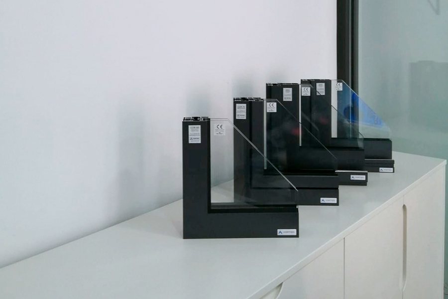 Showroom Fergal Villaviciosa - fenêtres en aluminium et PVC Cortizo