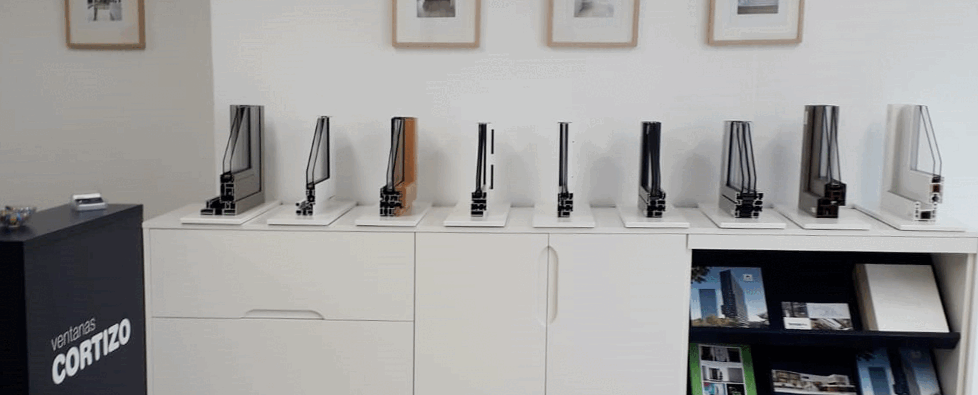Exposición de perfiles Ferestre Cortizo en Aluminios José Pena - ferestre din aluminiu și PVC Cortizo