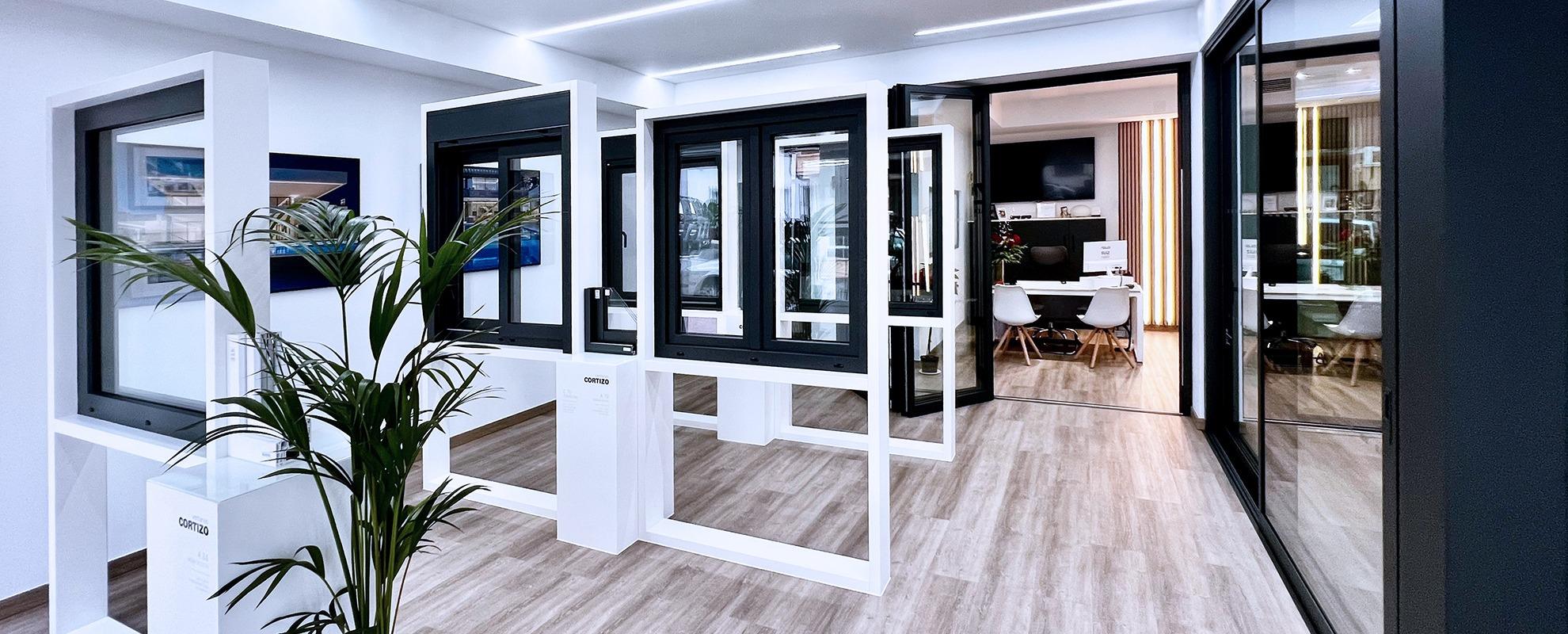 Cortizo Fenster Ausstellung bei Aluminios Ruiz - Aluminium- und PVC-Fenster Cortizo