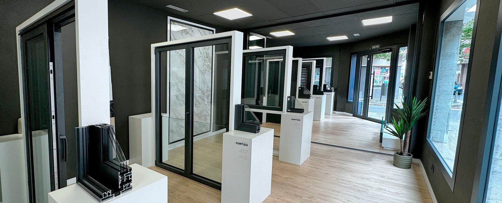 Exposición Ventanas Cortizo en Serco - ventanas de aluminio y PVC Cortizo