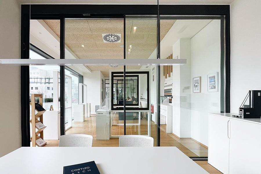 Showroom Aluminios Tajonar - fenêtres en aluminium et PVC Cortizo