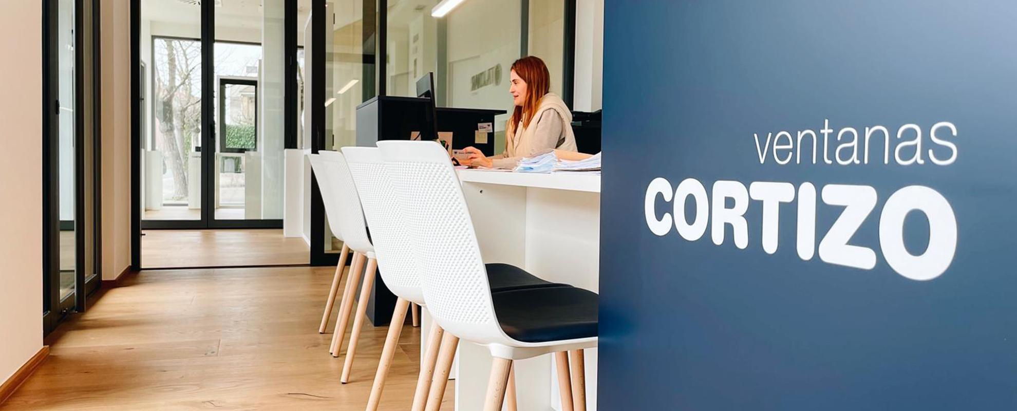 Exposition Fenêtres Cortizo chez Aluminios Tajonar - fenêtres en aluminium et PVC Cortizo