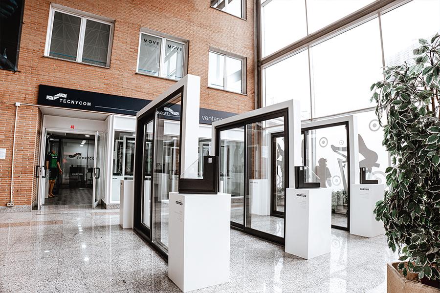 Showroom Tecnycom Boadilla - fenêtres en aluminium et PVC Cortizo