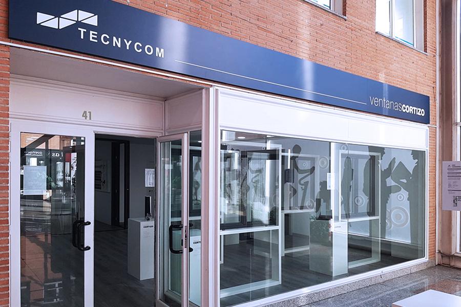 Tecnycom Boadilla - fenêtres en aluminium et PVC Cortizo