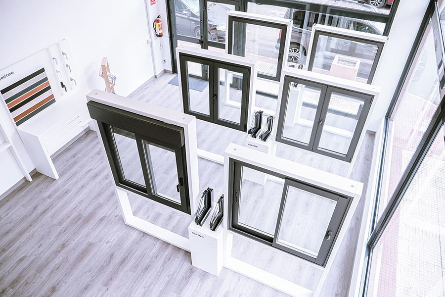 Showroom Tecnycom Las Rozas - ferestre din aluminiu și PVC Cortizo