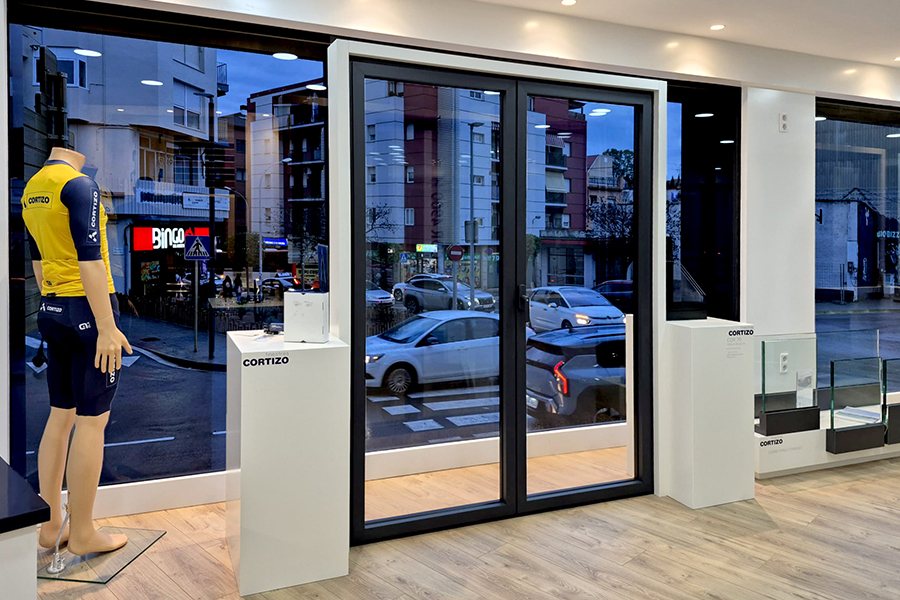 Termi K - imagen 2 - fenêtres en aluminium et PVC Cortizo